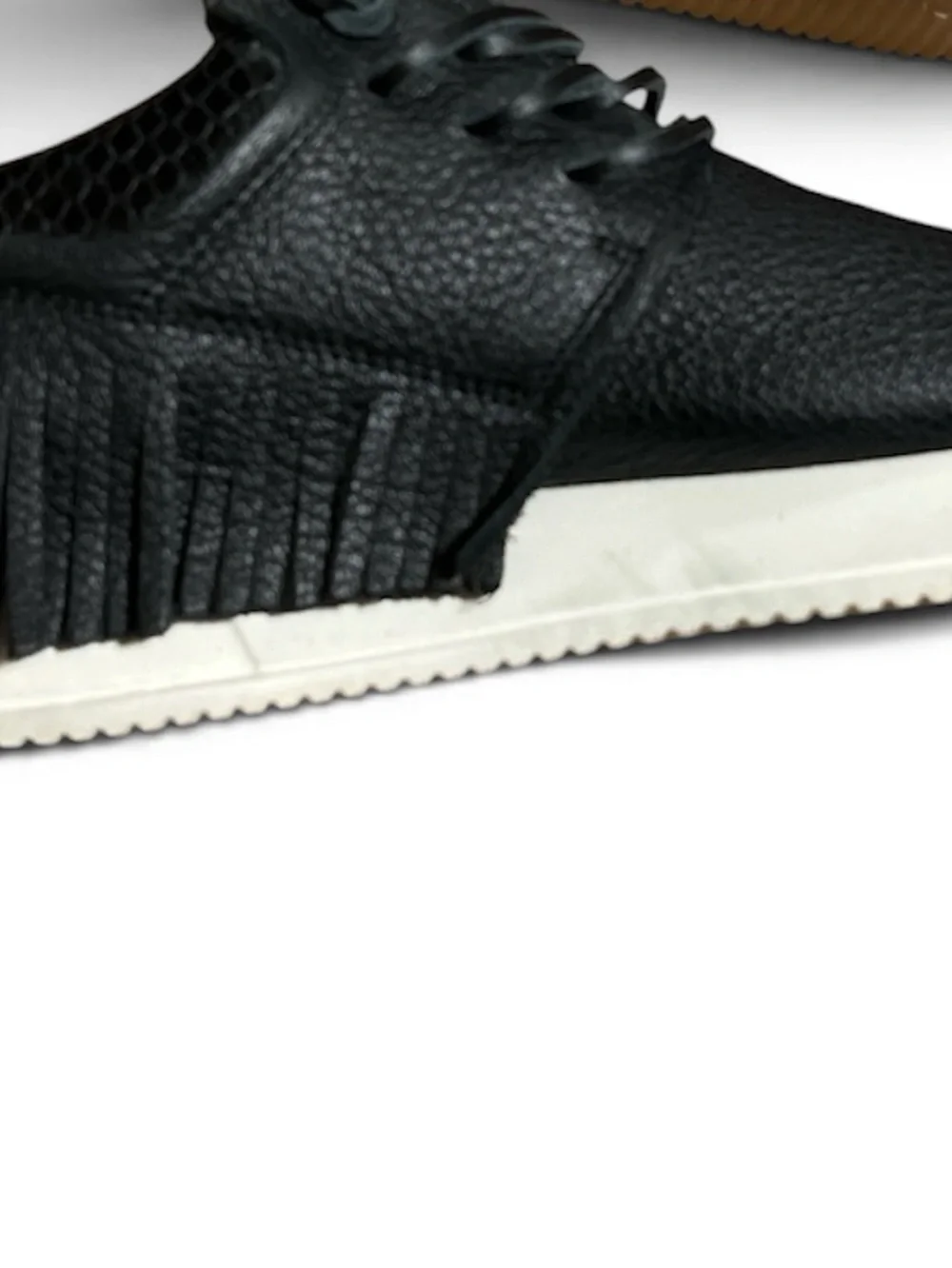 Esseutesse - Women's Fringe Leather Sneaker